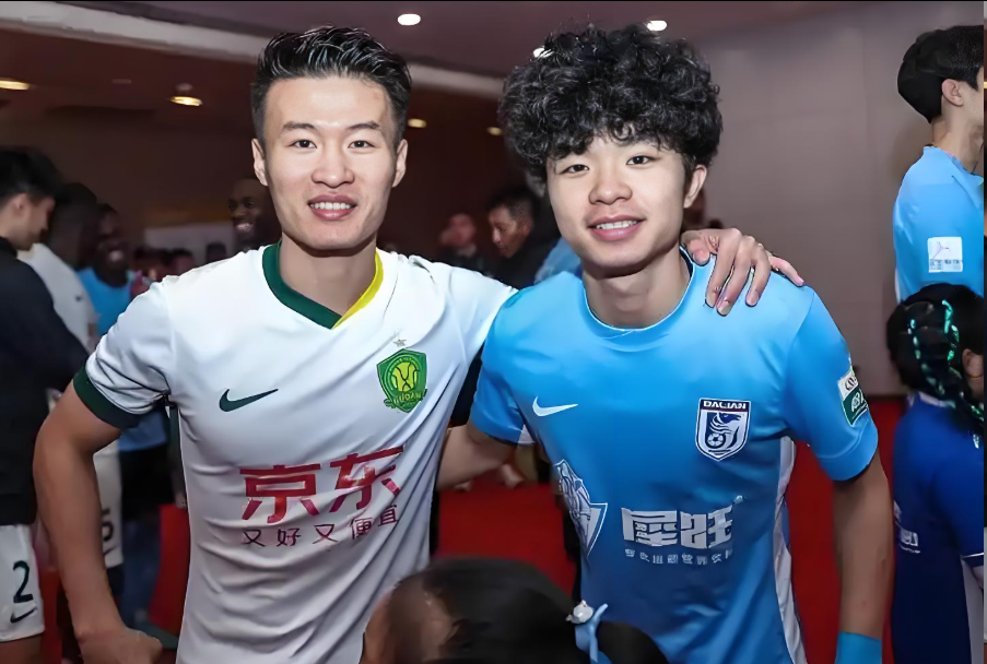关于北京国安训练开放日，今晚主帅复盘引欢呼，欧联在即，阵容厚度经受考验的信息